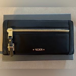 Tumi Zip-Around Continental wallet